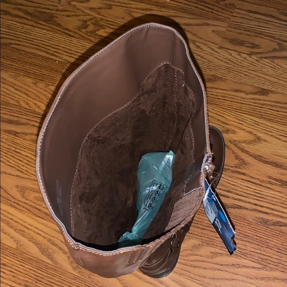 Boots - Picture 5 of 6